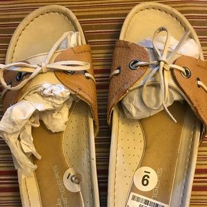 Clark’s worn once Almost Brand New Slides- 9 Wom.